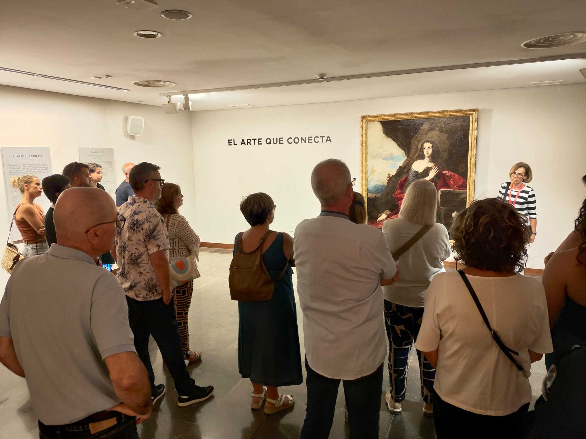 Visitantes admiran la obra de Josep de Ribera en el Museo de Xàtiva.