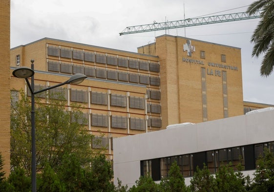 Edificio principal del antiguo hospital La Fe de Valencia en Campanar.