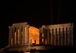 Grecia estrena nueva iluminación del Templo de Poseidón