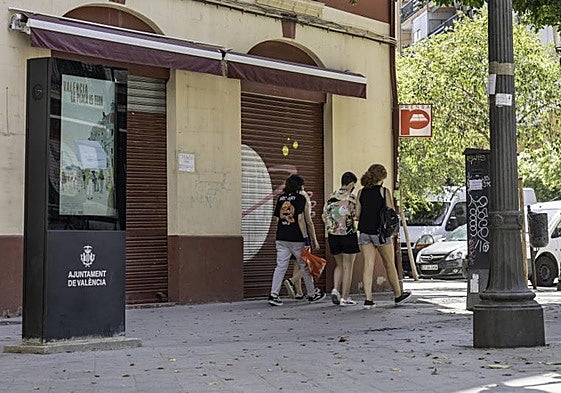 Un panel sonómetro, en uno de los chaflanes de Ruzafa.