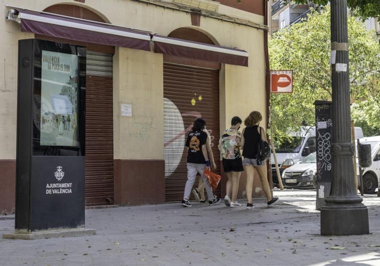 Un panel sonómetro, en uno de los chaflanes de Ruzafa.