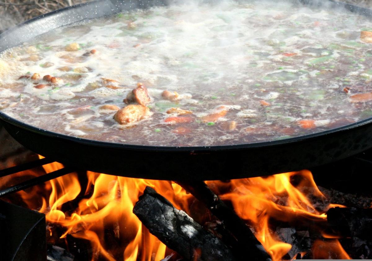 La paella valenciana, plato típico que no puede faltar en la mesa.