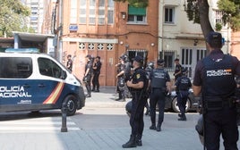 Un operativo de la Policía Nacional en el barrio de la Fuensanta.