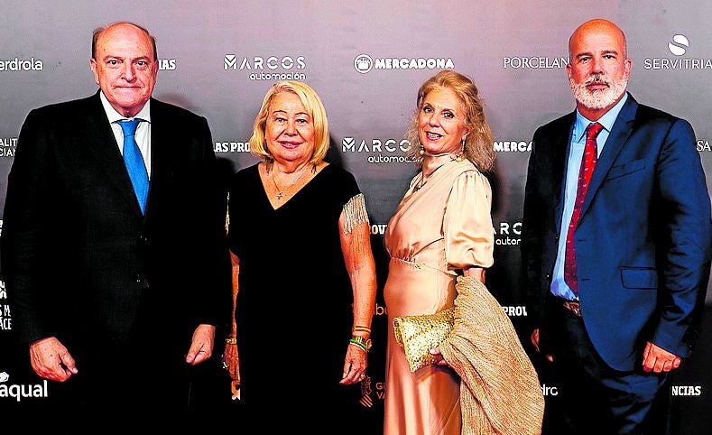 Julio Aguado, Carmen Martínez, Lucila Talens y Javier Muñoz, miembros de la dirección del Casino de Agricultura.