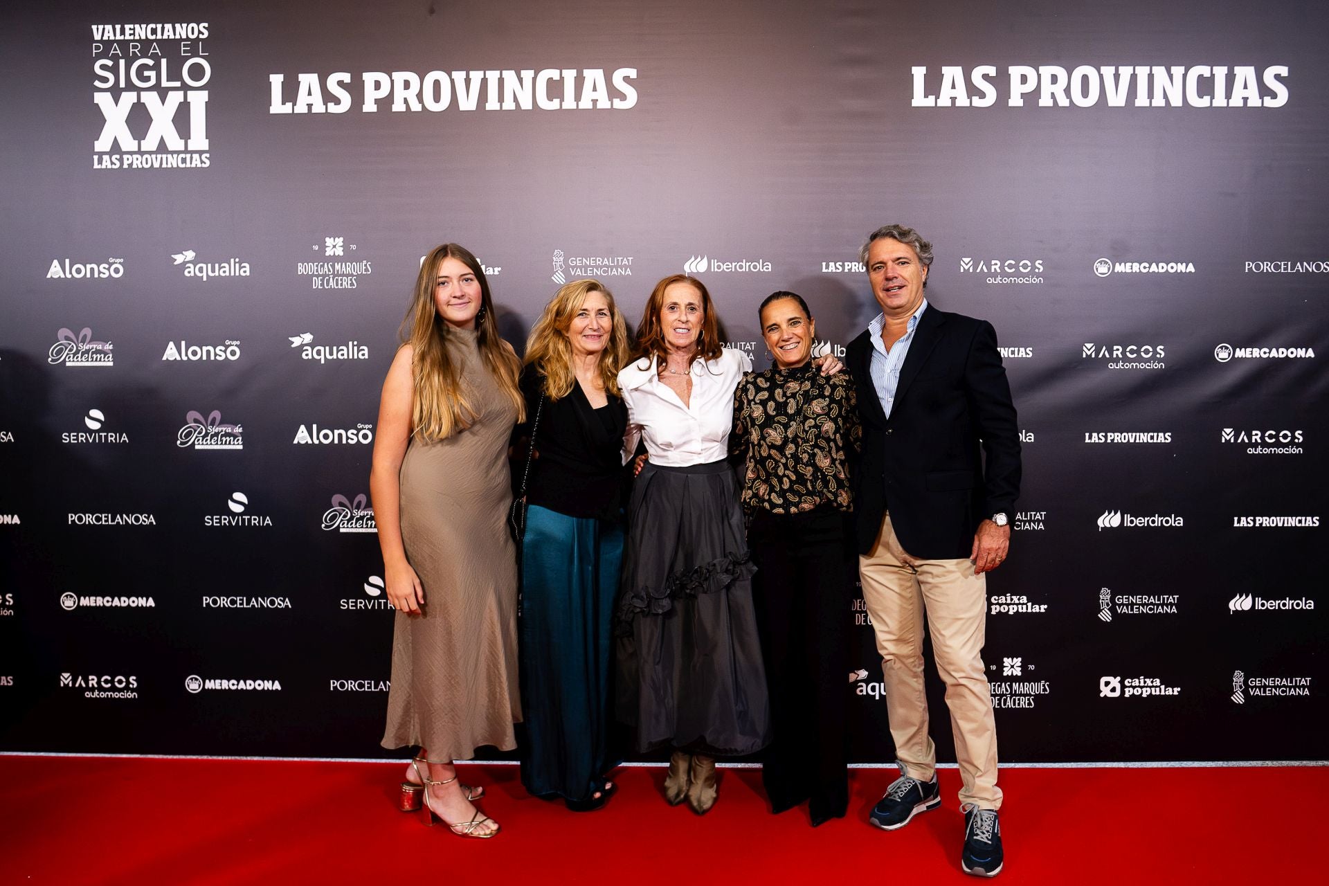 Chloé Gateau, Vanessa Peris, la periodista Concha Pastor (editora jefa TodoAlicante) junto a Yael Morera y Emmanuel Morera.