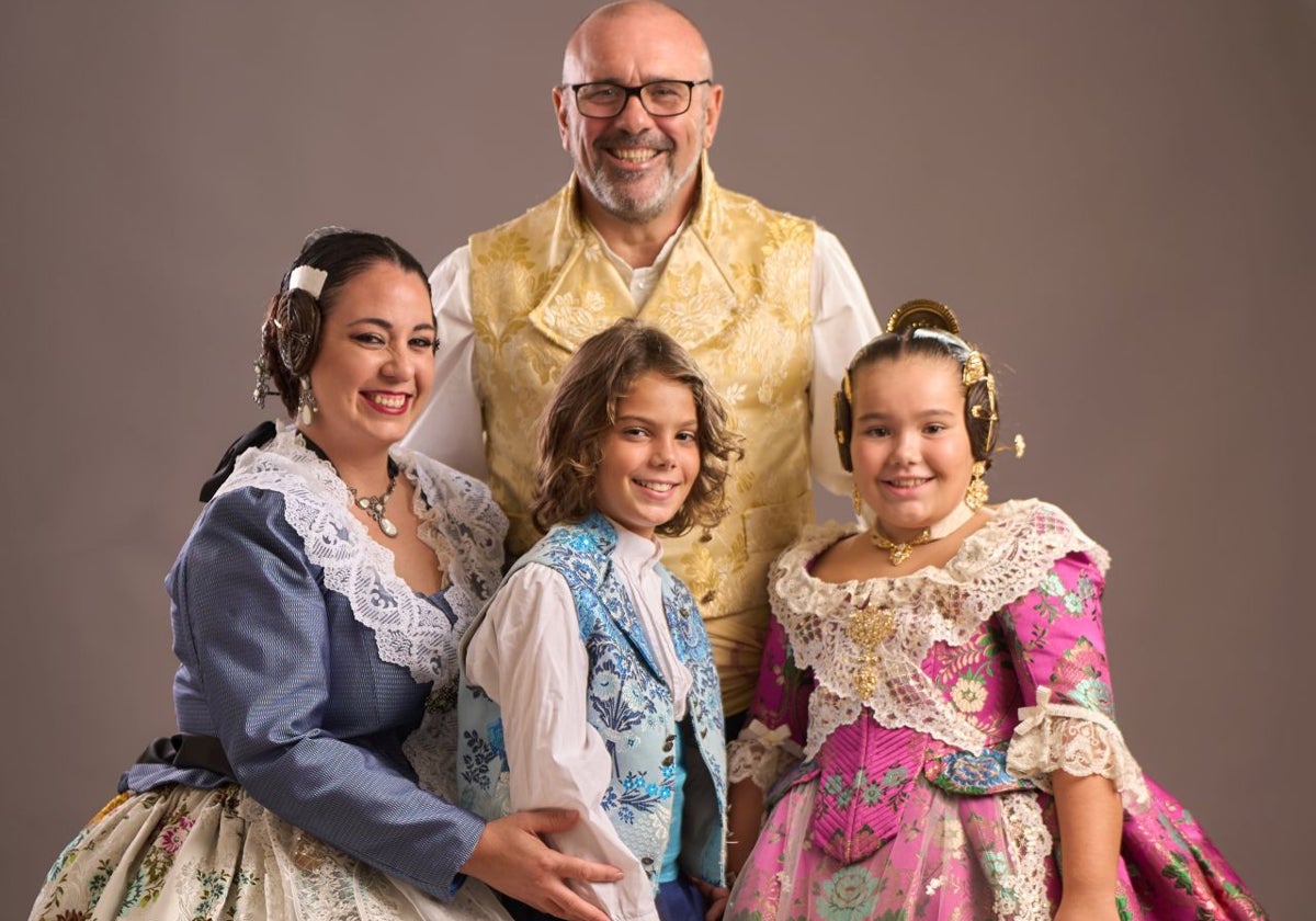 Marta Soriano (FM), Prados y Javier Santos, junto al presidente José Santos, padre de ambos.