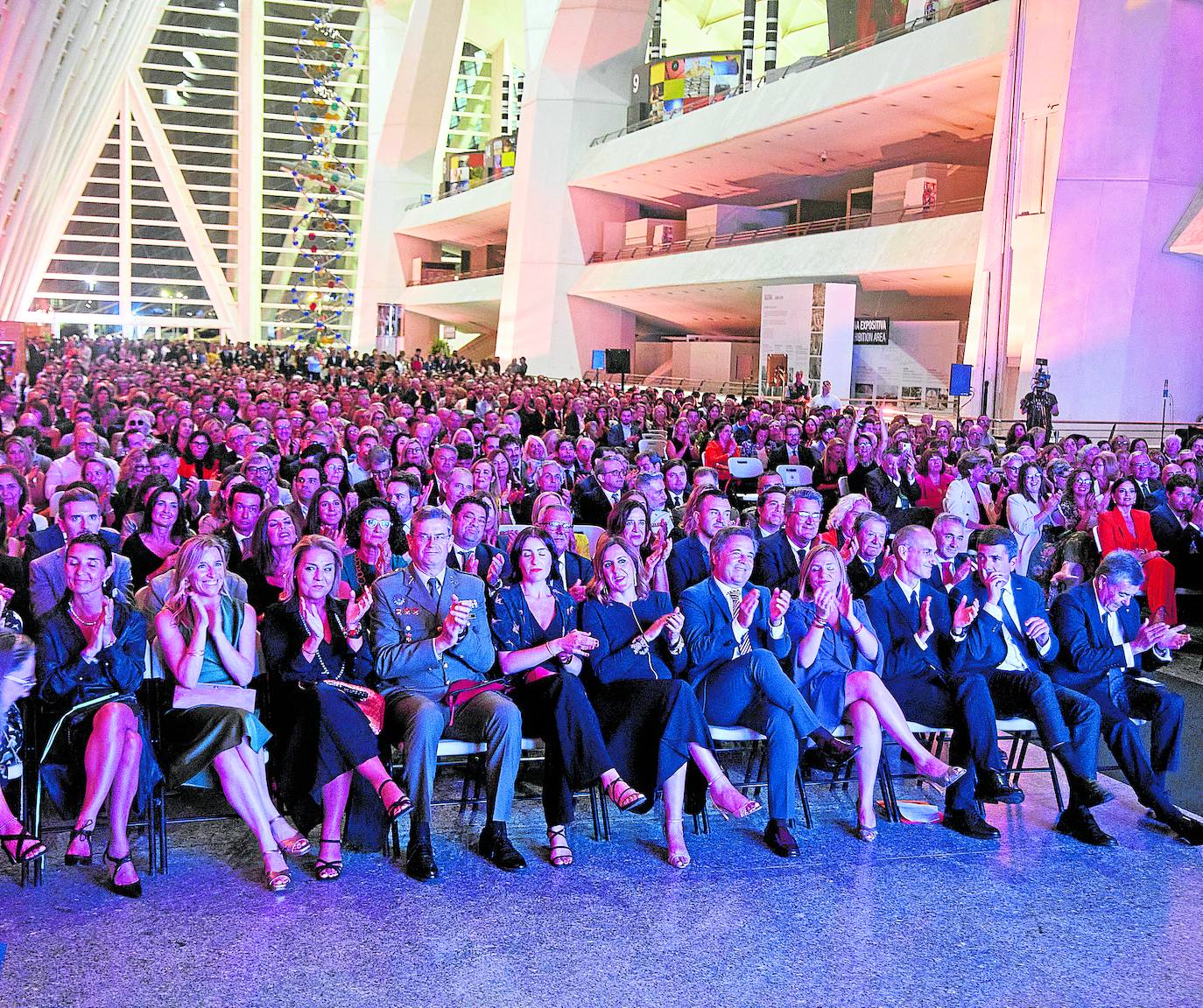 Los asistentes a la gala llenan el Museo de las Ciencias.