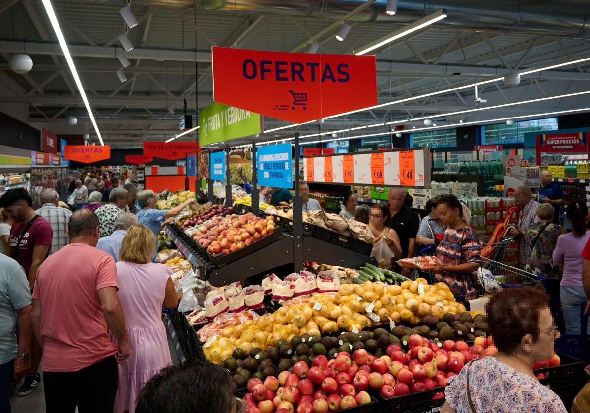 Interior de un supermercado.