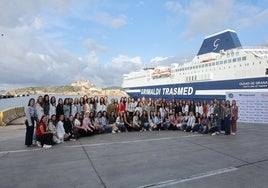 Las 74 candidatas, tras llegar a Ibiza.