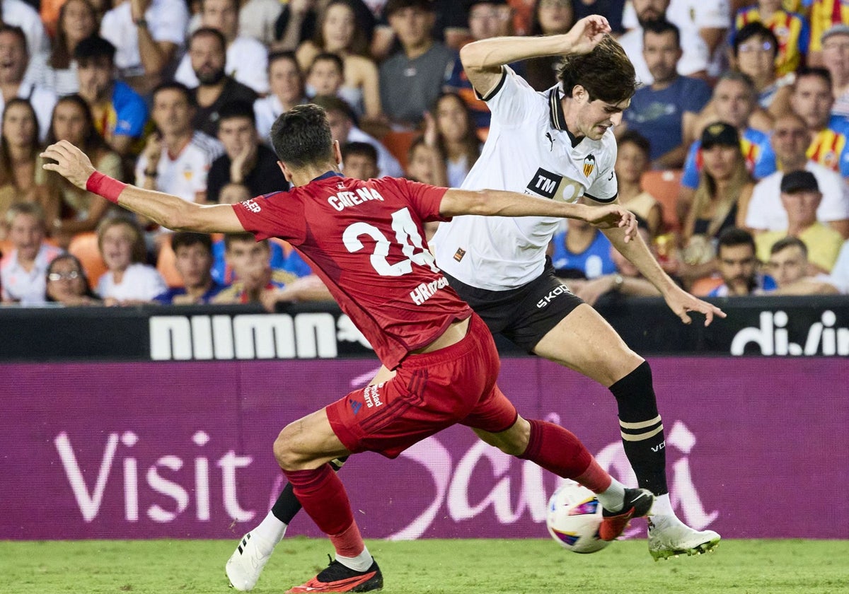 Javi Guerra, en el último partido contra Osasuna en Mestalla.