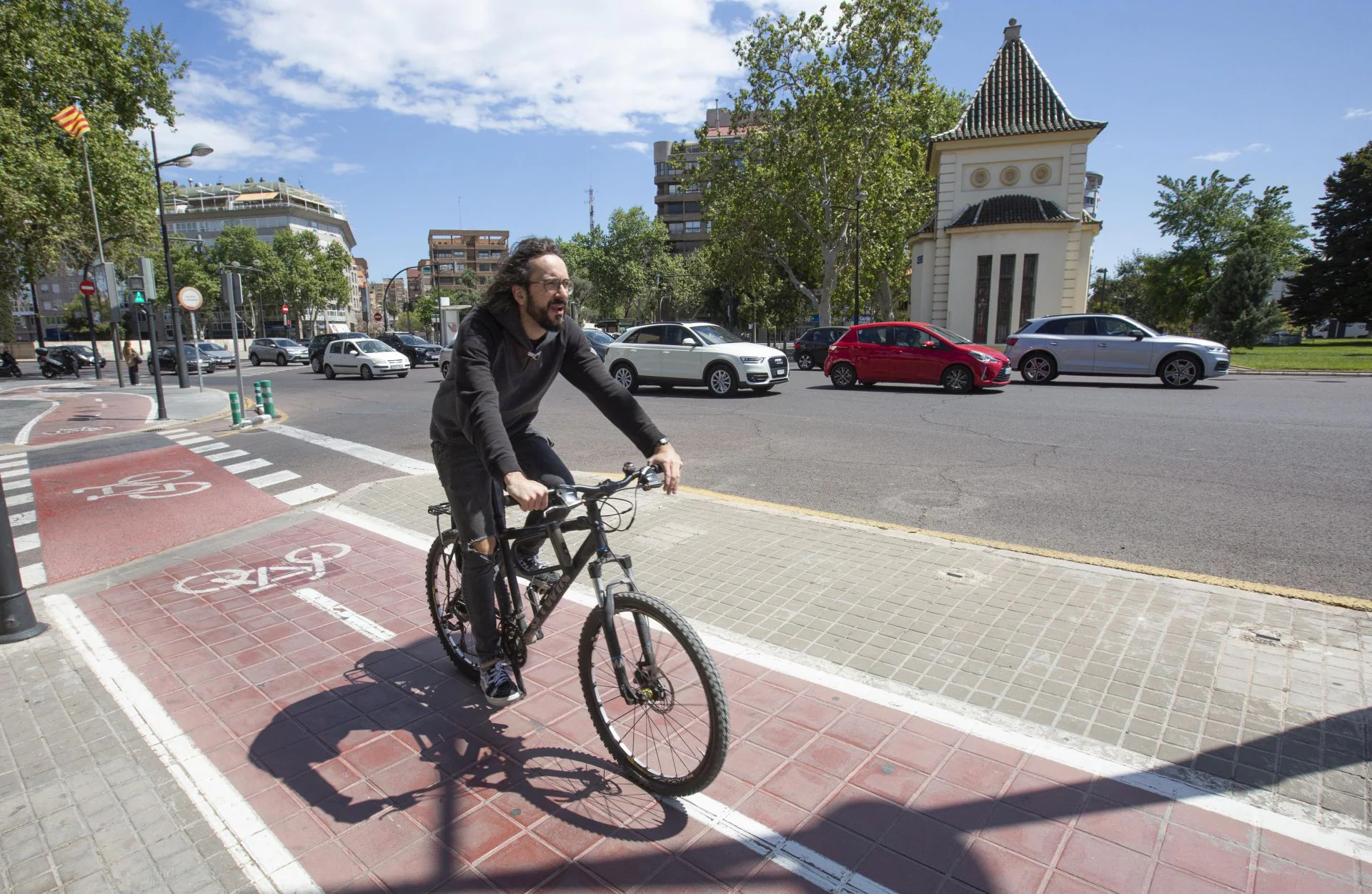 Movilidad instalará semáforos para bicis y patinetes en tres puntos negros de Valencia 