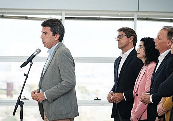 Mazón, tras una reunión de la plataforma Per un Finançament Just, el pasado mes de noviembre.