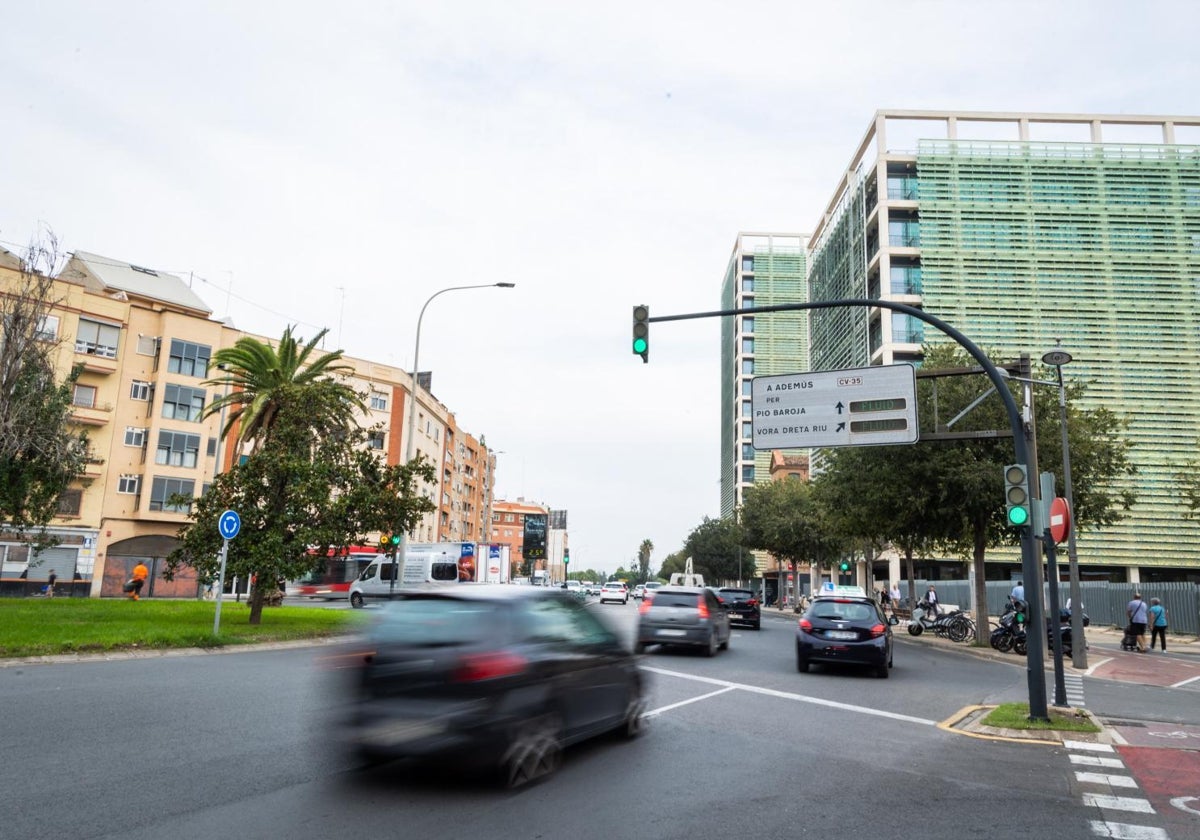 Un carril menos para llegar a la Ciudad Administrativa Nou d'Octubre de Valencia