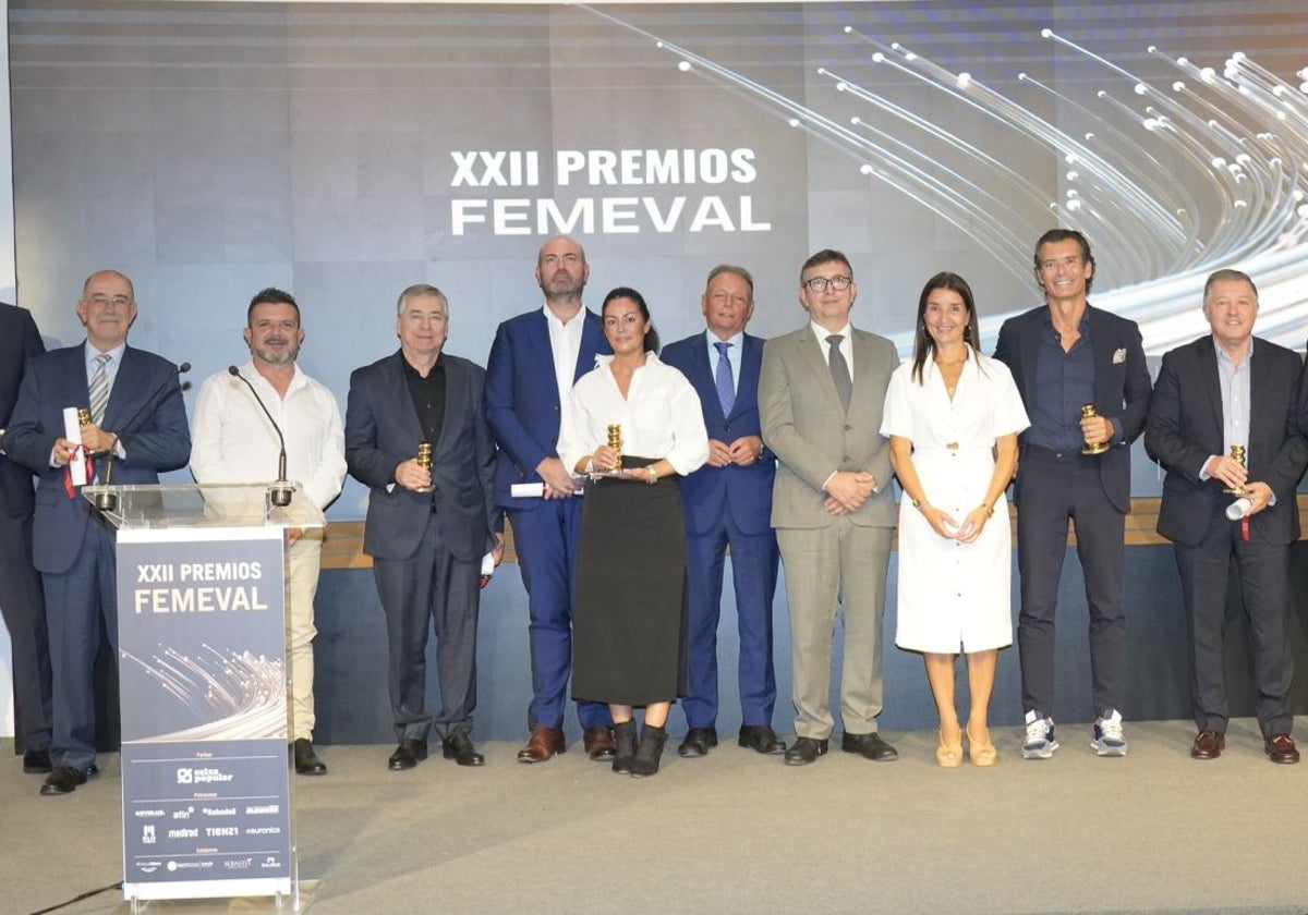 Foto de familia con algunos de los premiados.