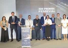 Foto de familia con algunos de los premiados.