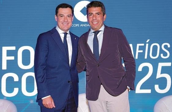 Moreno y Mazón, este jueves en el Foro COPE Desafíos 2025, en Granada.