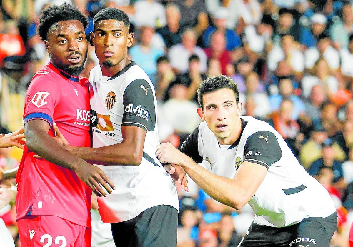 Mosquera y Tárrega, con el Valencia ante Osasuna.