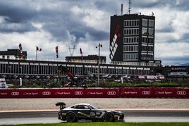 Los Supercars celebran su primera carrera en Cheste con los valencianos Nerea Martí y Manuel Bertolín en la lista de inscritos.