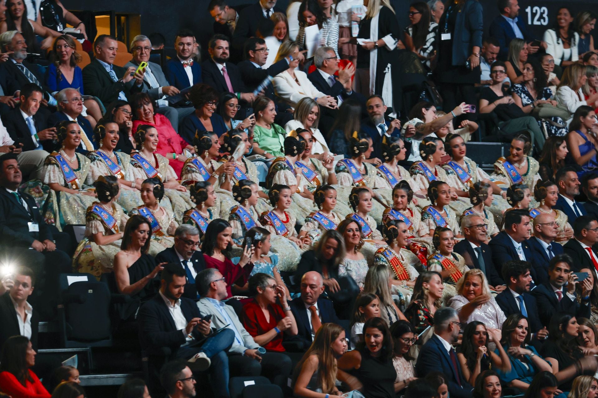 La gala de elección de las candidatas a fallera mayor de Valencia 2025 en imágenes