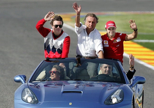 Alonso, Montezemolo y Massa, junto a Rita Barberá en el coche conducido por Camps.