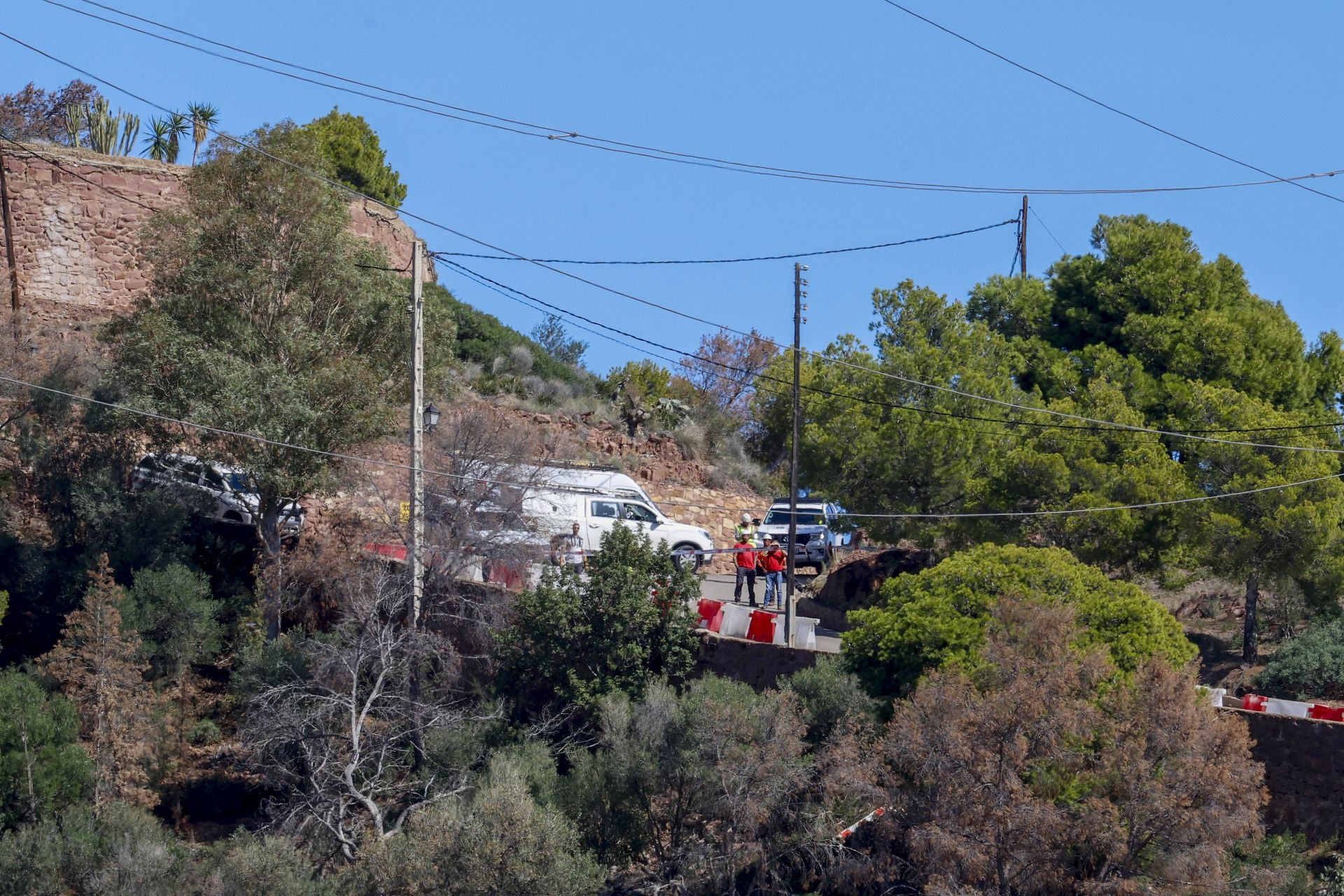 Tres muertos tras chocar un helicóptero con unos cables de alta tensión en el Monte Picayo