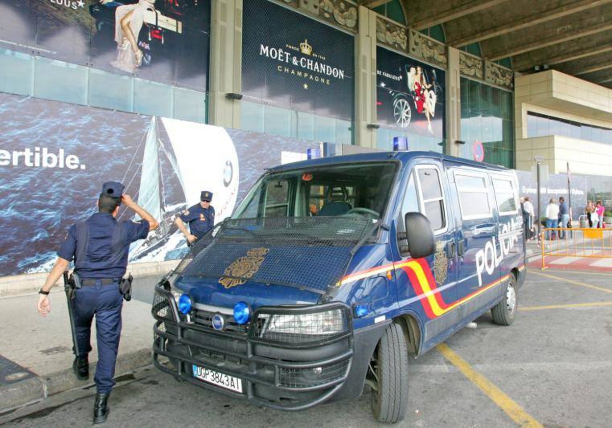 La Policía Nacional en Manises en una imagen de archivo.