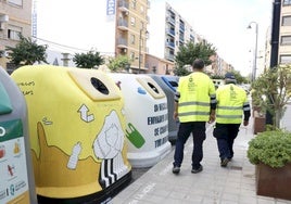 Contenedores de reciclaje en Quart de Poblet.