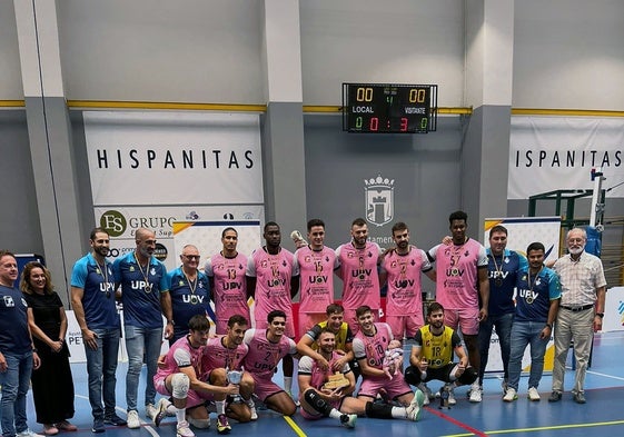 El UPV Léleman Conqueridor posa con la Copa Comunitat Valenciana.