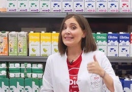 Boticaria García en un vídeo para el supermercado 'Día' hablando sobre la leche.