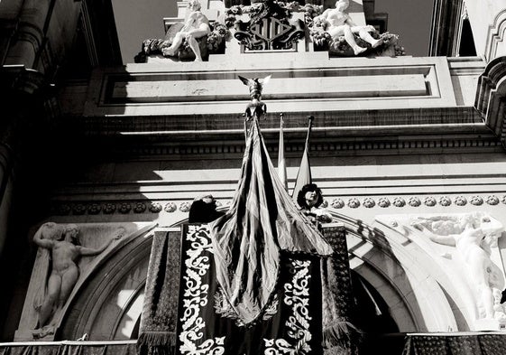 La Real Senyera durante la Procesion Cívica del 9 d'Octubre.