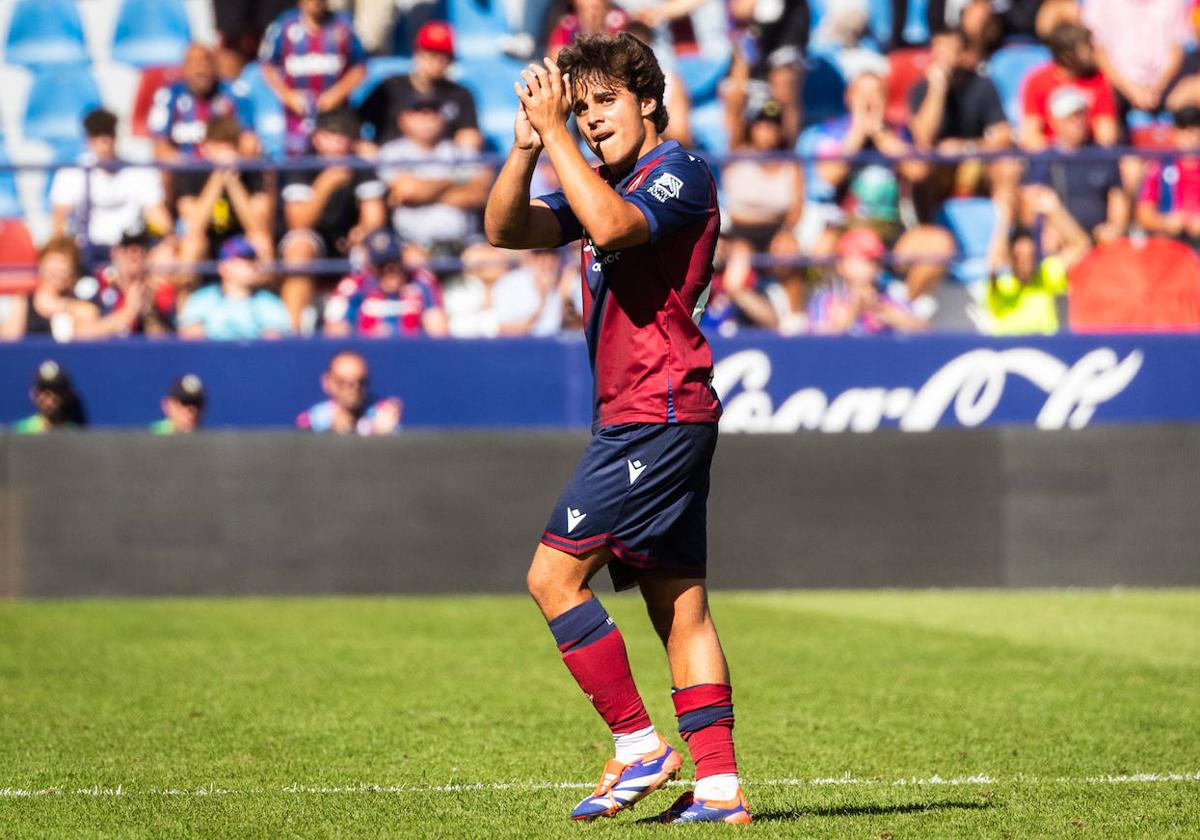 Carlos Álvarez, saliendo sustituido del Ciutat de València.