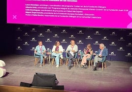 Mesa redonda 'Salud mental, nuevo mandato de las escuelas' en el Foro Demos de Valencia.