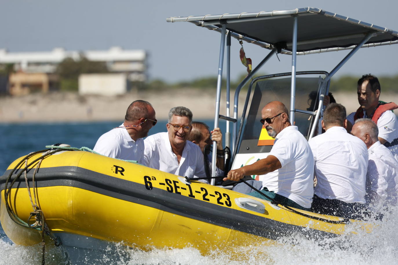 FOTOS | Agentes medioambientales vigilarán en embarcaciones la Albufera y su entorno marino