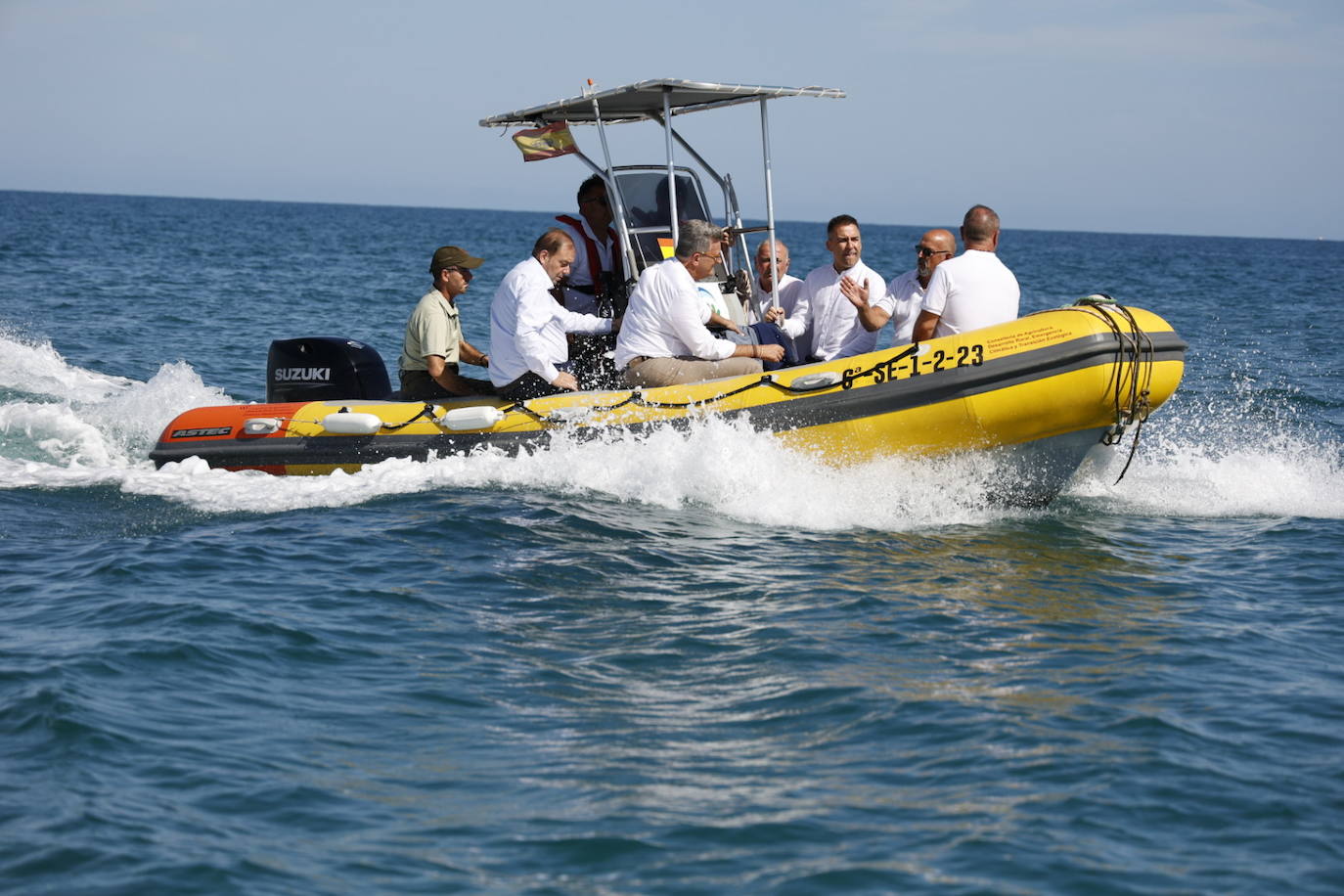 FOTOS | Agentes medioambientales vigilarán en embarcaciones la Albufera y su entorno marino