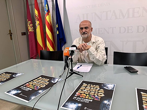 Javier Scotto, durante la presentación de la fiesta del Orgullo de Dénia.