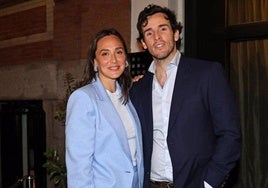 Tamara Falcó e Íñigo Onieva a las puertas del restaurante 'Casa Salesas'.