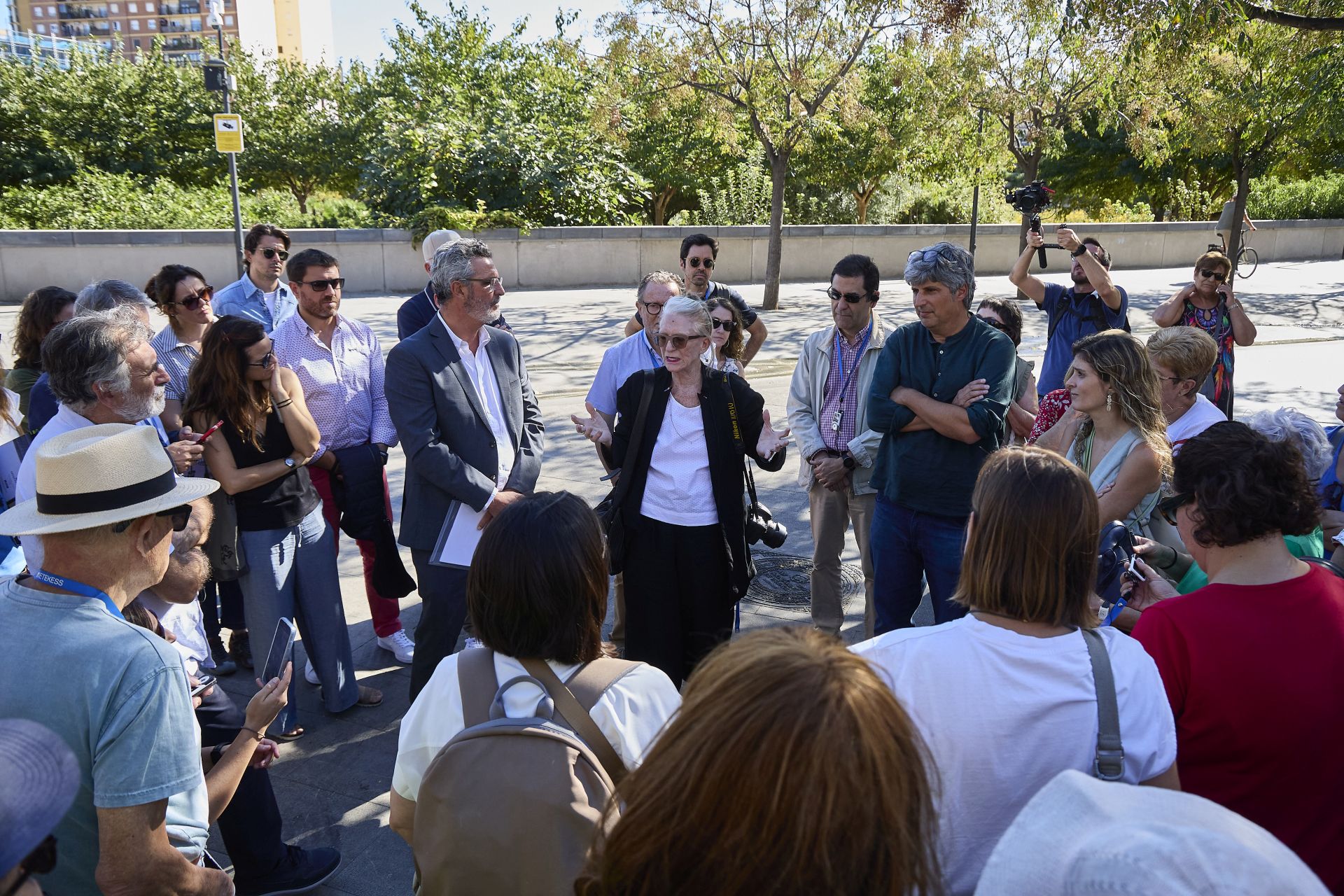 La visita de la arquitecta Kathryn Gustafson al parque Central de Valencia