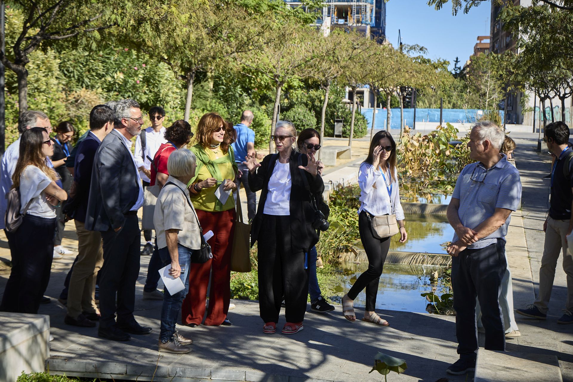 La visita de la arquitecta Kathryn Gustafson al parque Central de Valencia