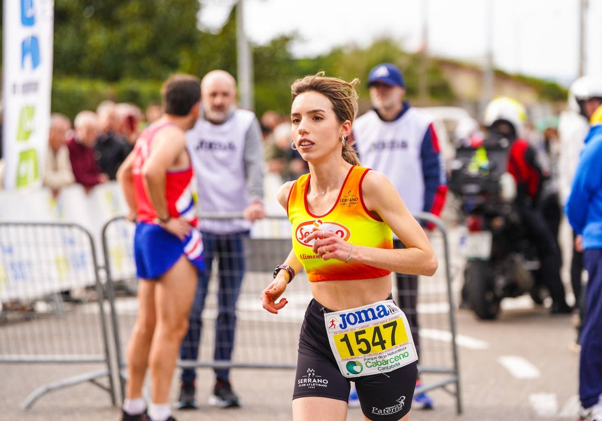 Alba López Pons, durante la 10k celebrada en Laredo.