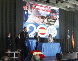 El jefe de la comisaría de Dénia, Carlos Nieto, durante su discurso.