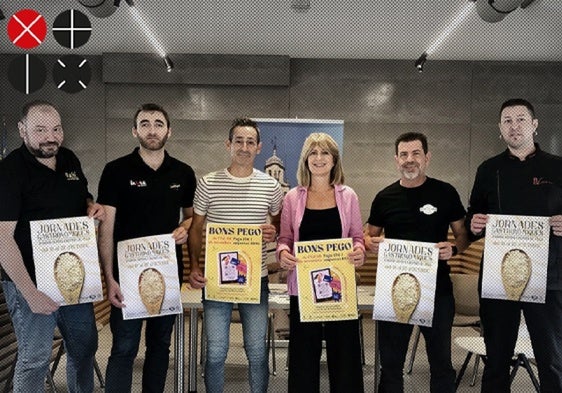 Cuatro de los representantes de los establecimientos participantes, con Tamarit y Carbonell.