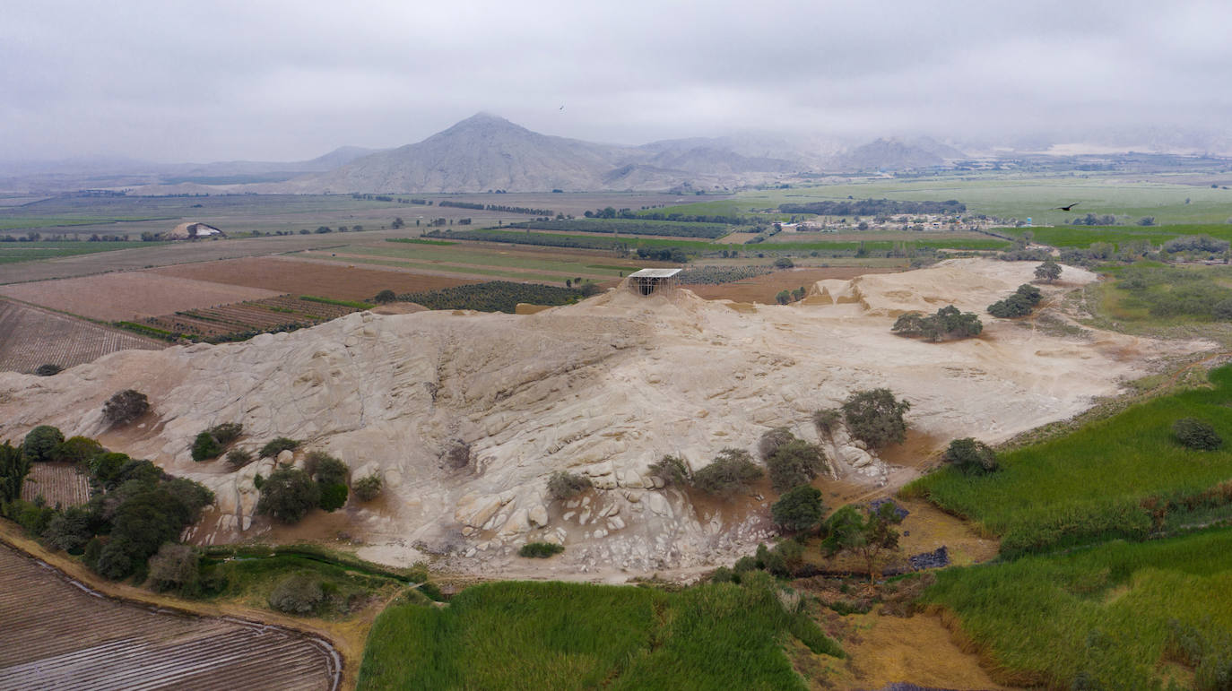 Descubren un enigmático mural milenario en el Perú preincaico