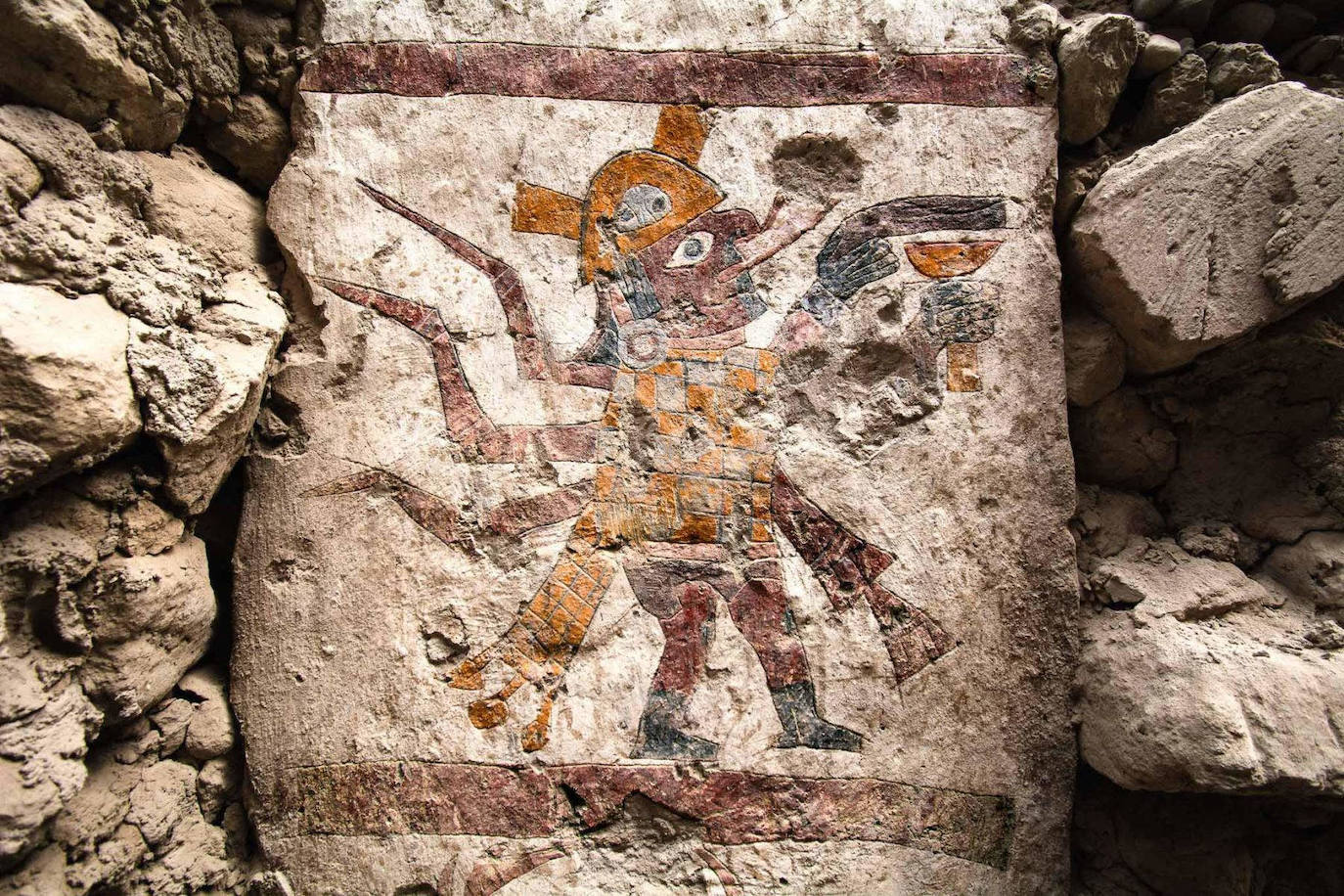 Descubren un enigmático mural milenario en el Perú preincaico