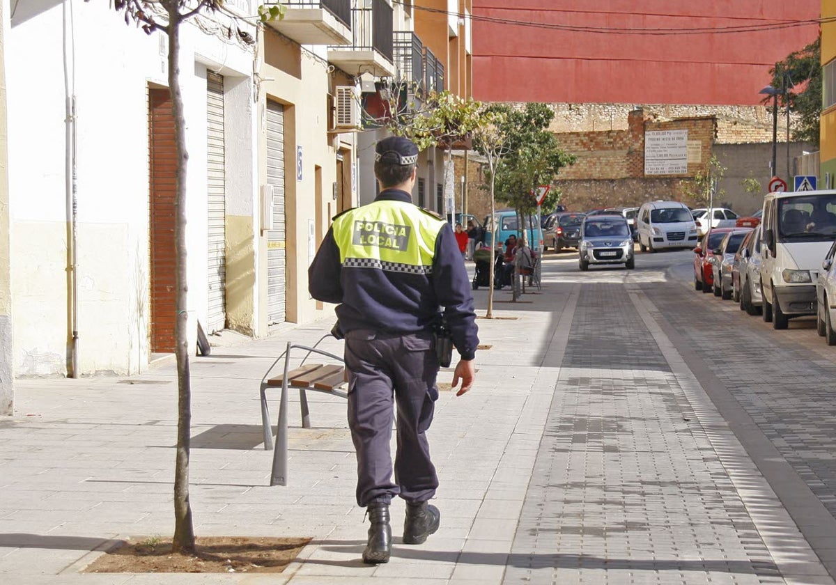 Imagen de archivo de un policía local de Torrent.