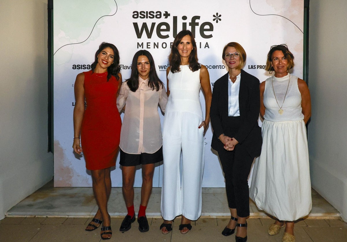 Dra. Isabel Castaño. ginecóloga experta en endocrinología y salud hormonal, Marta Marcè, nutricionista y divulgadora, María Fernández-Miranda, directora de WeLife, Dra. Natalia Gennaro. ginecóloga de ASISA, y Sonia Ferre. directora de MasQi, The Energy House.