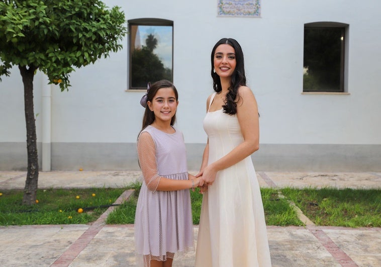 Lourdes Figueras, candidata infantil, junto a Lucía Latorre.