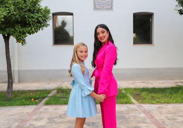 Lucía García, candidata infantil, junto a Carla Marcos.