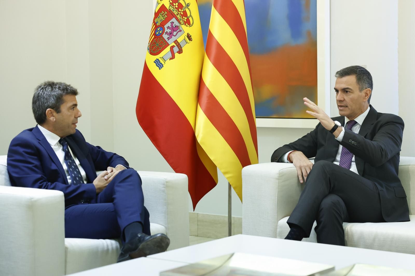 Fotos de la reunión de Mazón y Sánchez en Moncloa