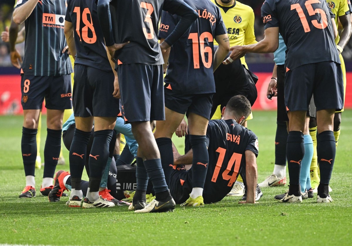 Gayà, cuando cayó lesionado contra el Villarreal.