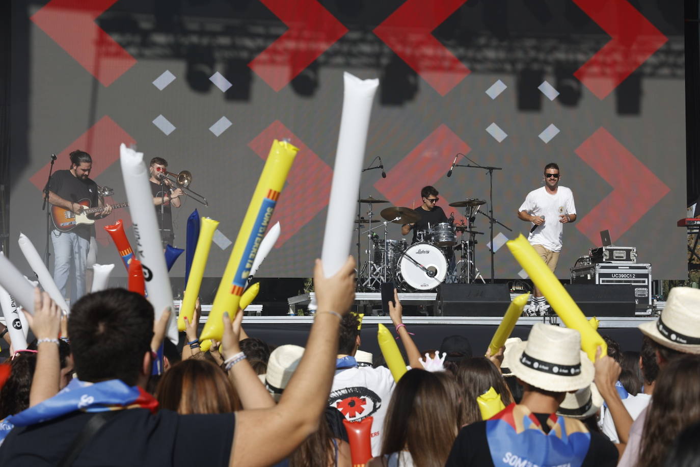 El festival &#039;Som de la terreta&#039; pone a bailar a la Ciudad de las Artes